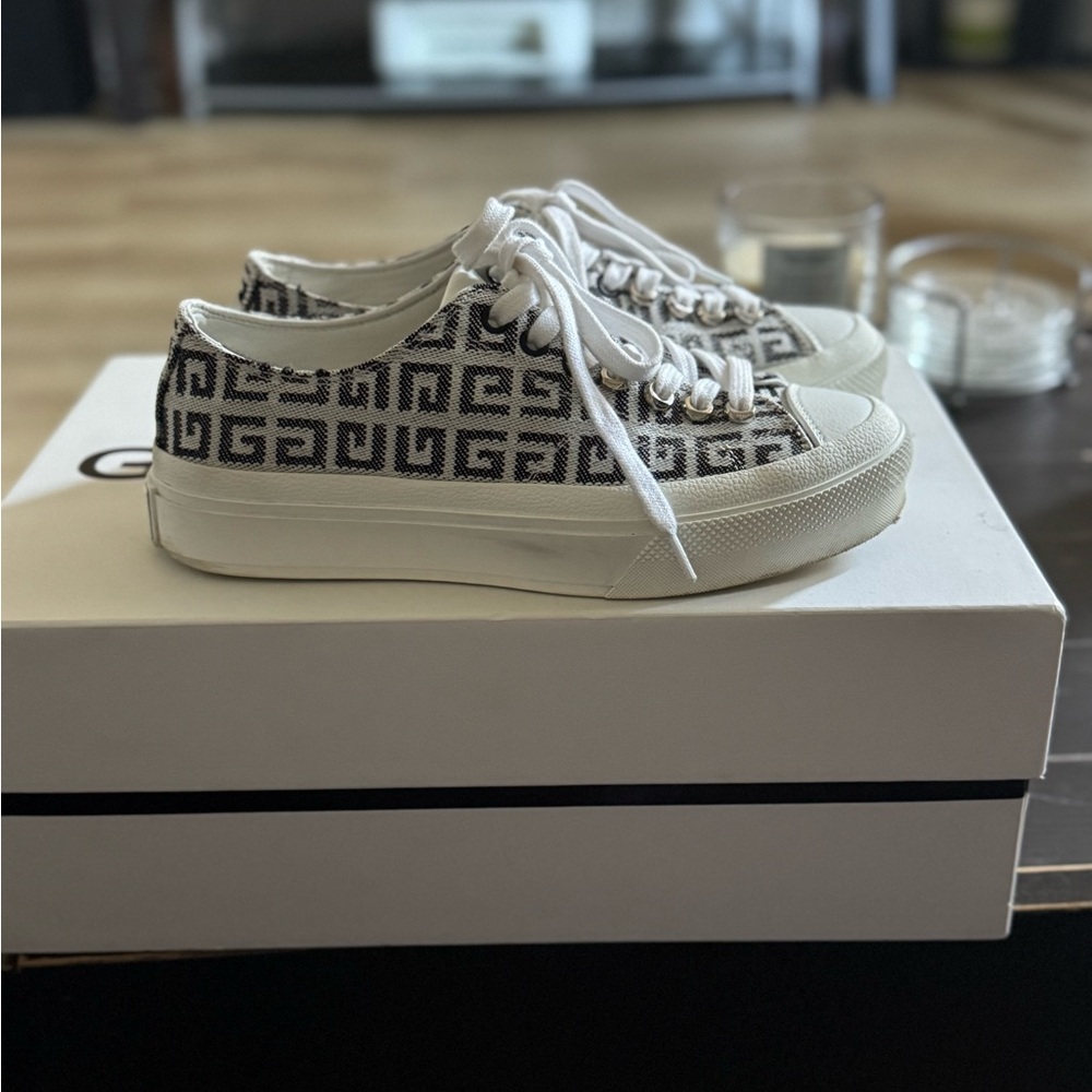 Givenchy Monochrome Patterned Women's Sneakers
